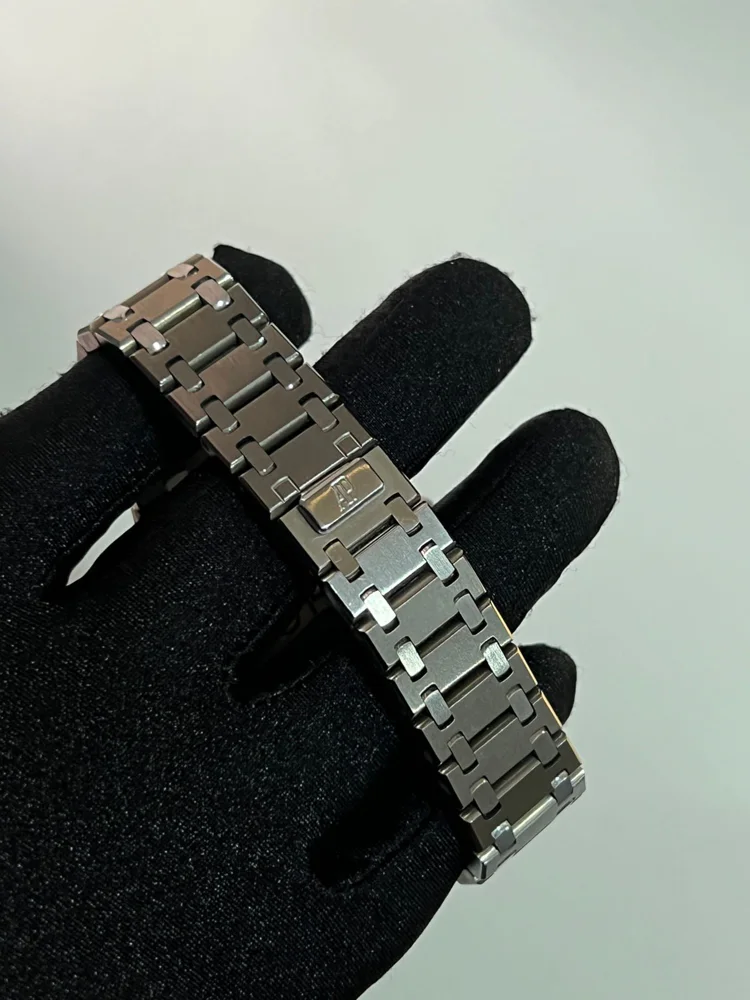 Audemars Piguet City Of Sails Royal Oak Limited Edition 300 pcs with Extract from Archives